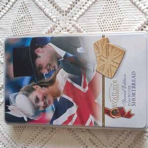 Walkers Shortbread Tin of Prince William and Kate Middleton